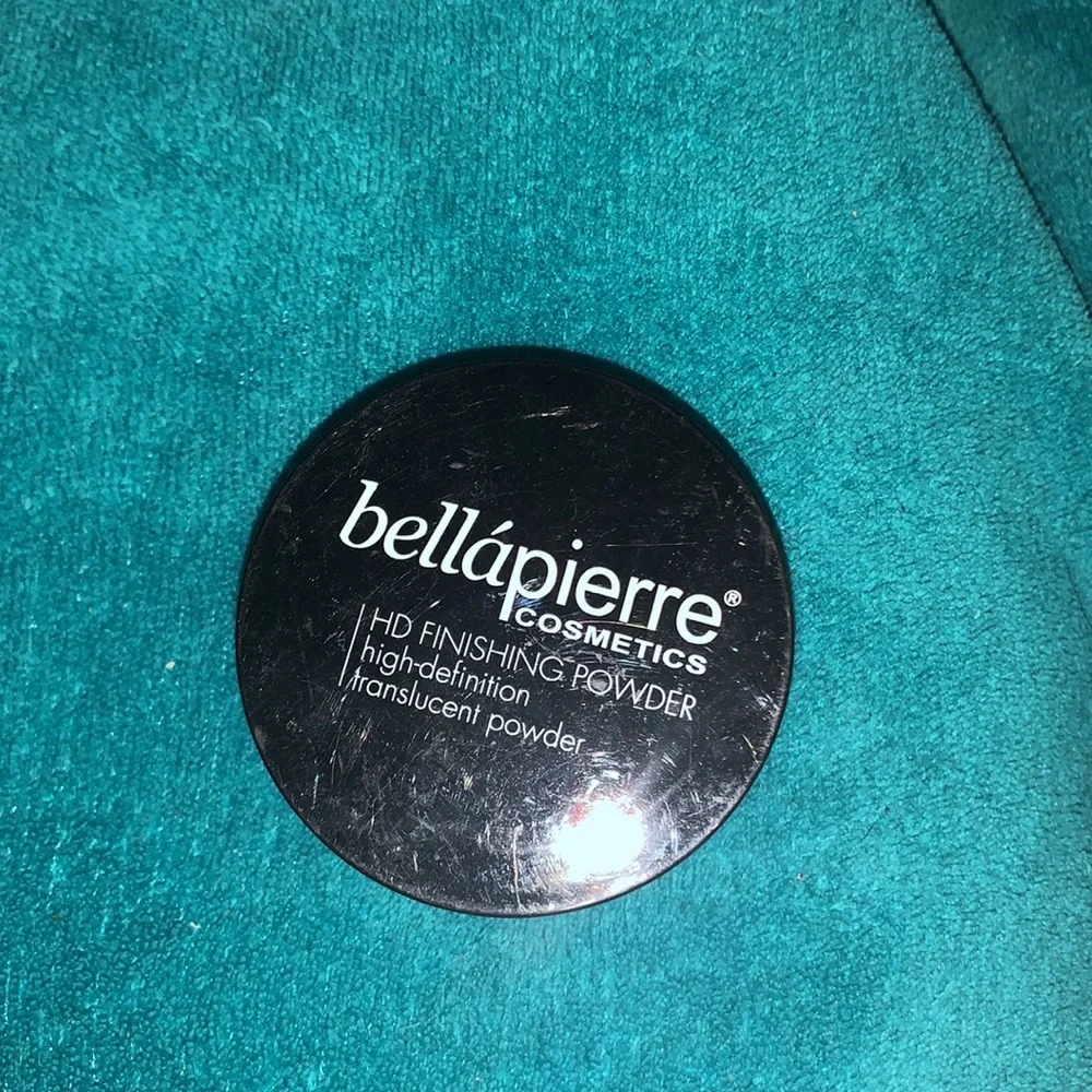 BNNB Bellápierre‎ HD Finishing Powder in Translucent - Picture 5 of 6